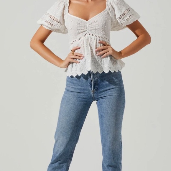 ASTR Amoura White Eyelit Top - Picture 4 of 9